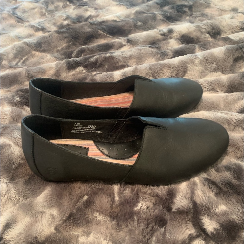 NWT — BORN Sebra shoes